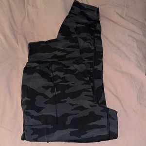 Athleta salutation camo jogger